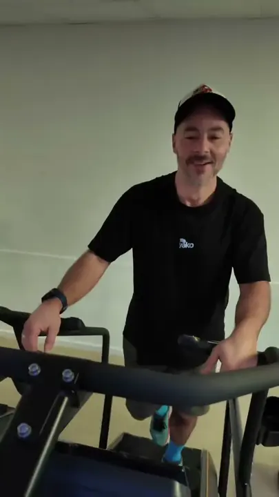 Un coach sur un tapis de course à L’Orange Bleue Épagny
